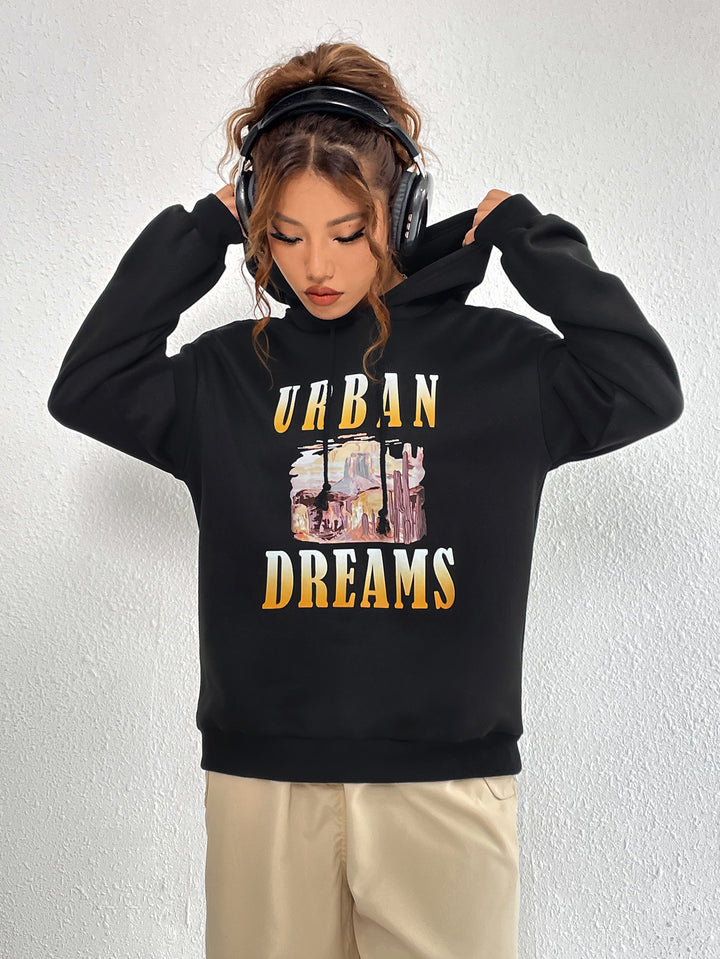 Kvinnors oversized hoodie med urban tryck och huva Mirla-Eva Jonsson