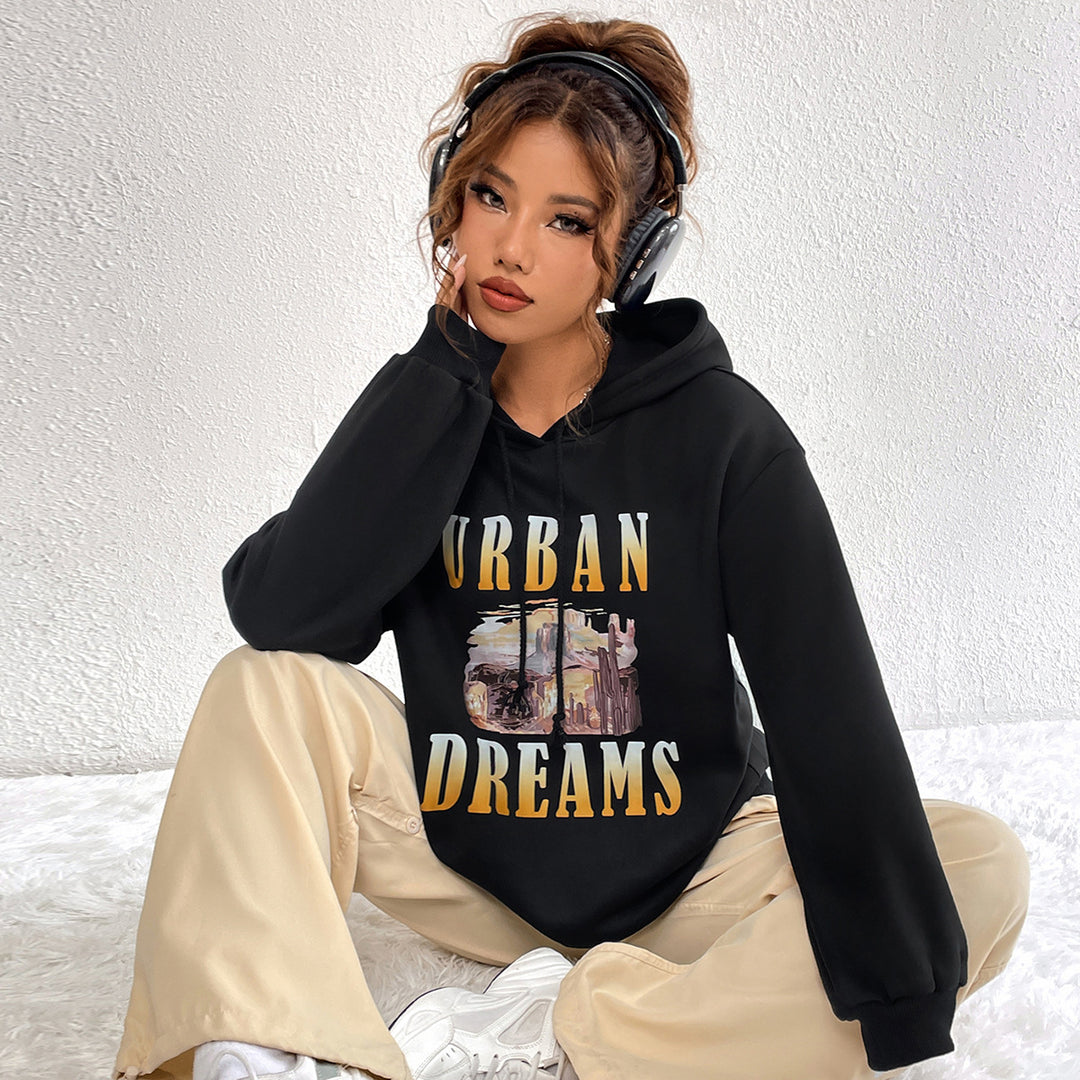Kvinnors oversized hoodie med urban tryck och huva Mirla-Eva Jonsson