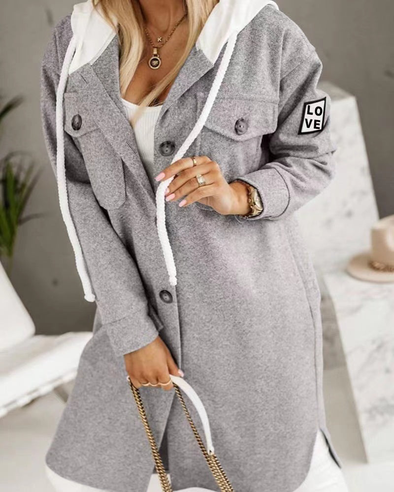 Kvinnors oversized hoodiejacka med stiliga knappp detaljer och fickor Mirla-Eva Jonsson