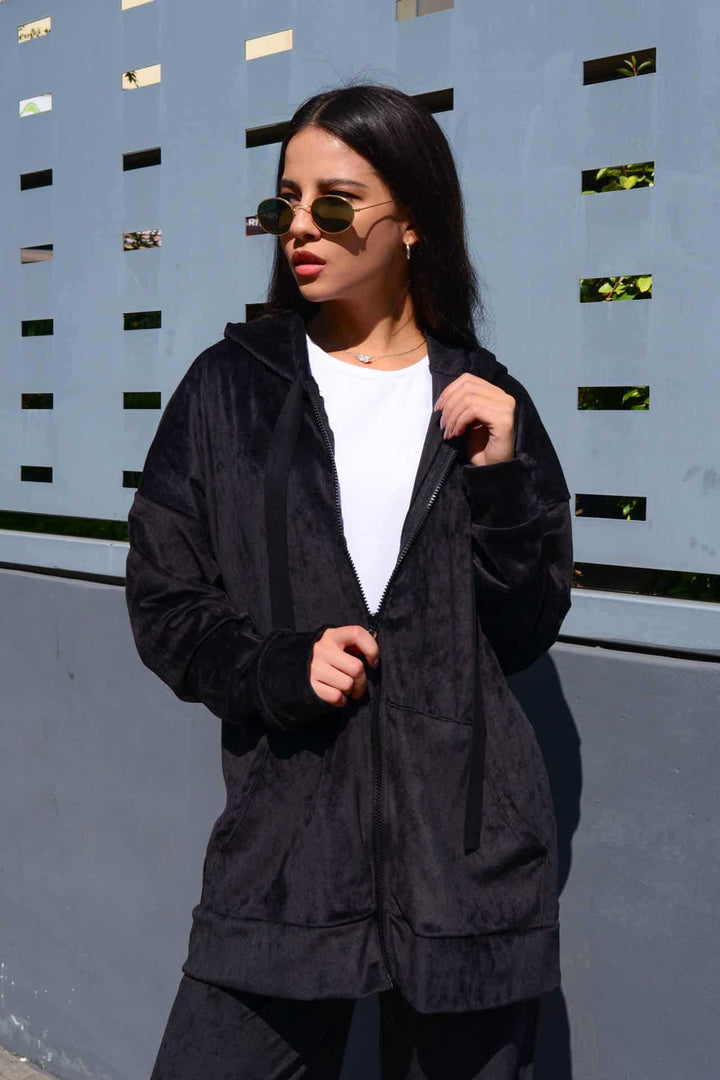 Kvinnors oversized huvjacka gjord av mjuk velour Mirla-Eva Jonsson