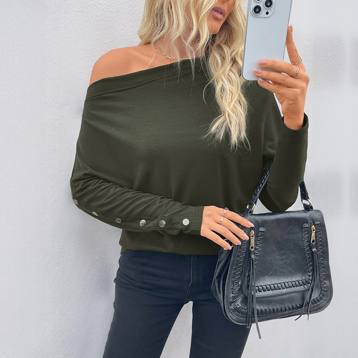 Kvinnors oversized långärmad skjorta med asymmetrisk halsringning och fina knapppdetaljer Mirla-Eva Jonsson