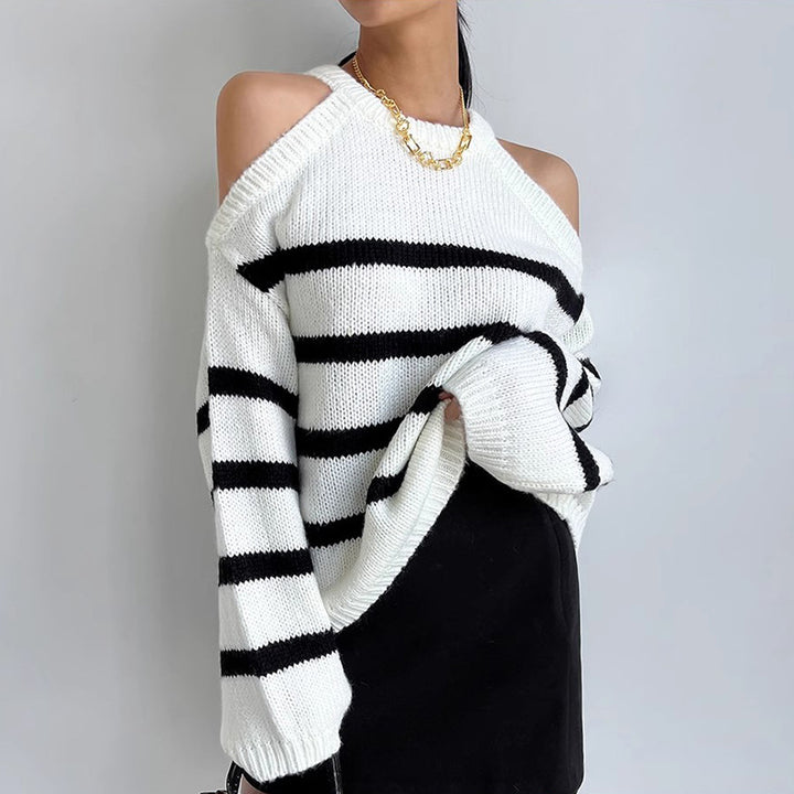 Kvinnors oversized pullover med öppen axeldesign och randmönster Mirla-Eva Jonsson