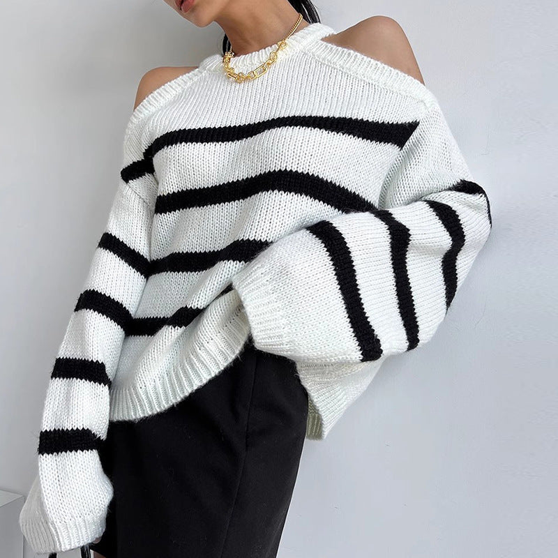 Kvinnors oversized pullover med öppen axeldesign och randmönster Mirla-Eva Jonsson
