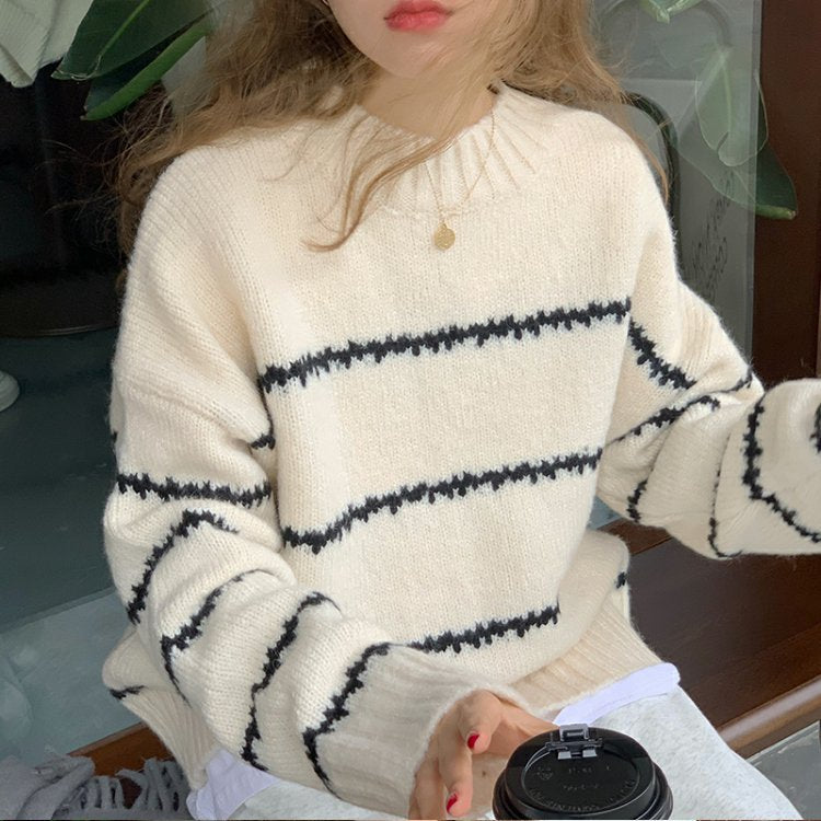 Kvinnors oversized pullover med randigt mönster och mjuk stickning Mirla-Eva Jonsson