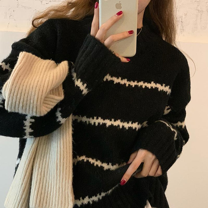 Kvinnors oversized pullover med randigt mönster och mjuk stickning Mirla-Eva Jonsson