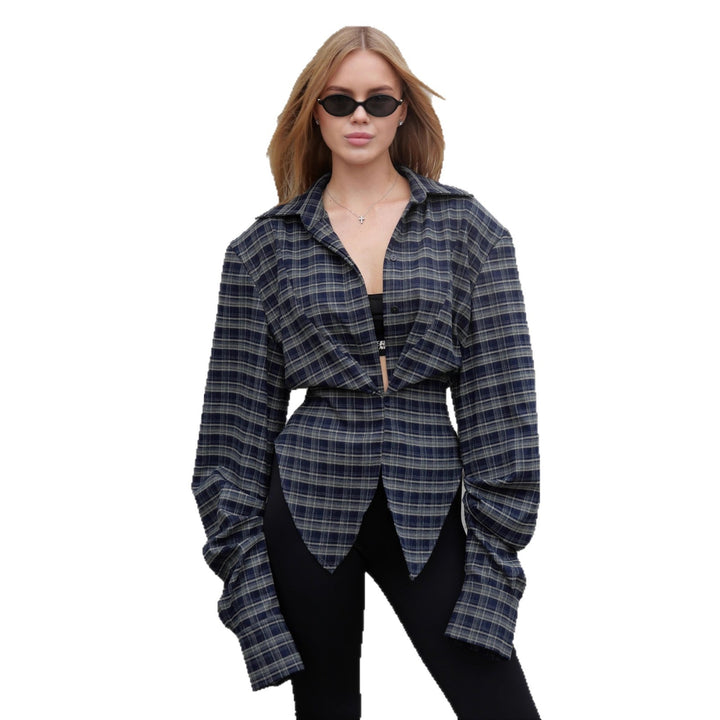 Kvinnors oversized skjorta blus med asymmetrisk fåll och oversized ärmar Mirla-Eva Jonsson