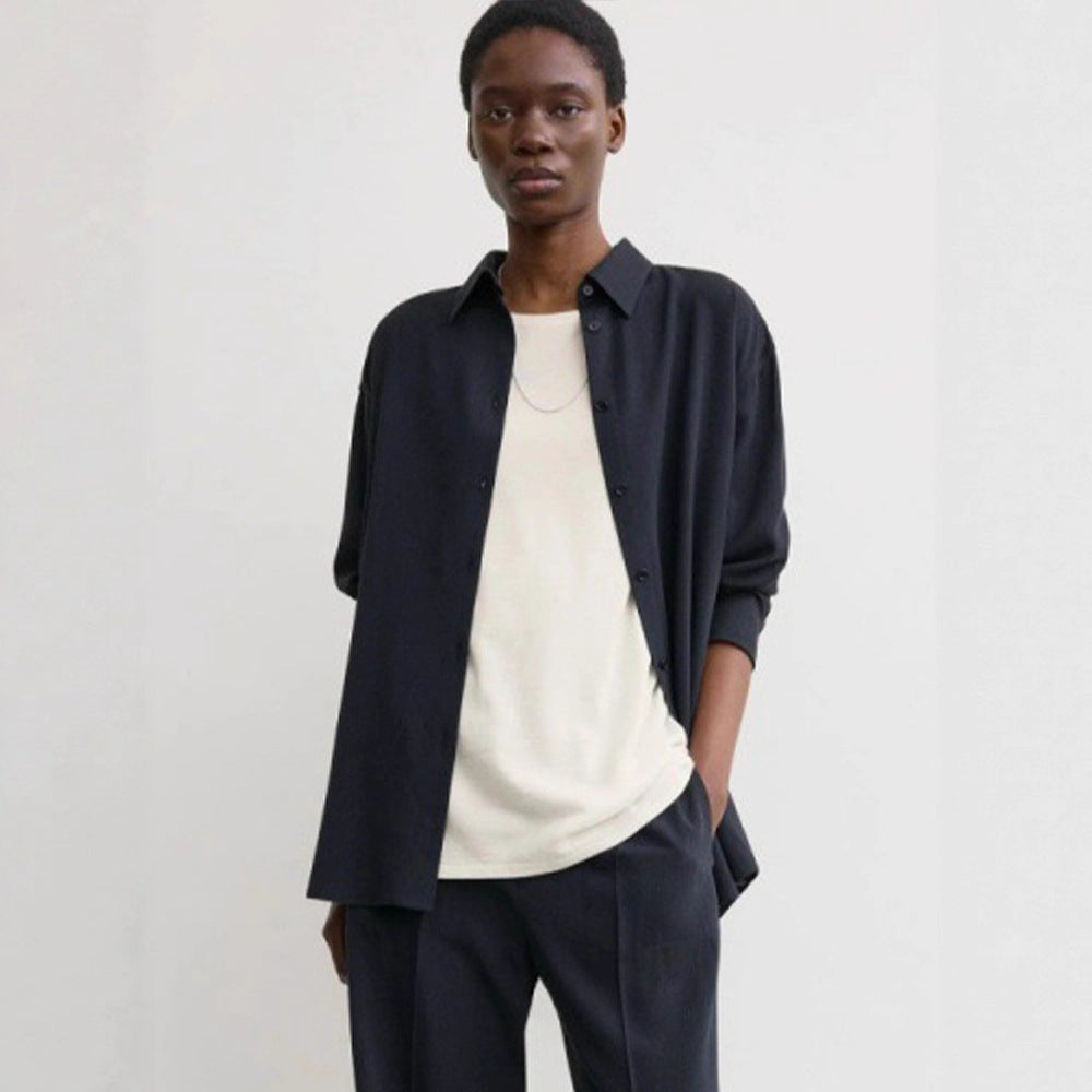 Kvinnors oversized skjorta blus med modern skärning och avslappnade detaljer Mirla-Eva Jonsson