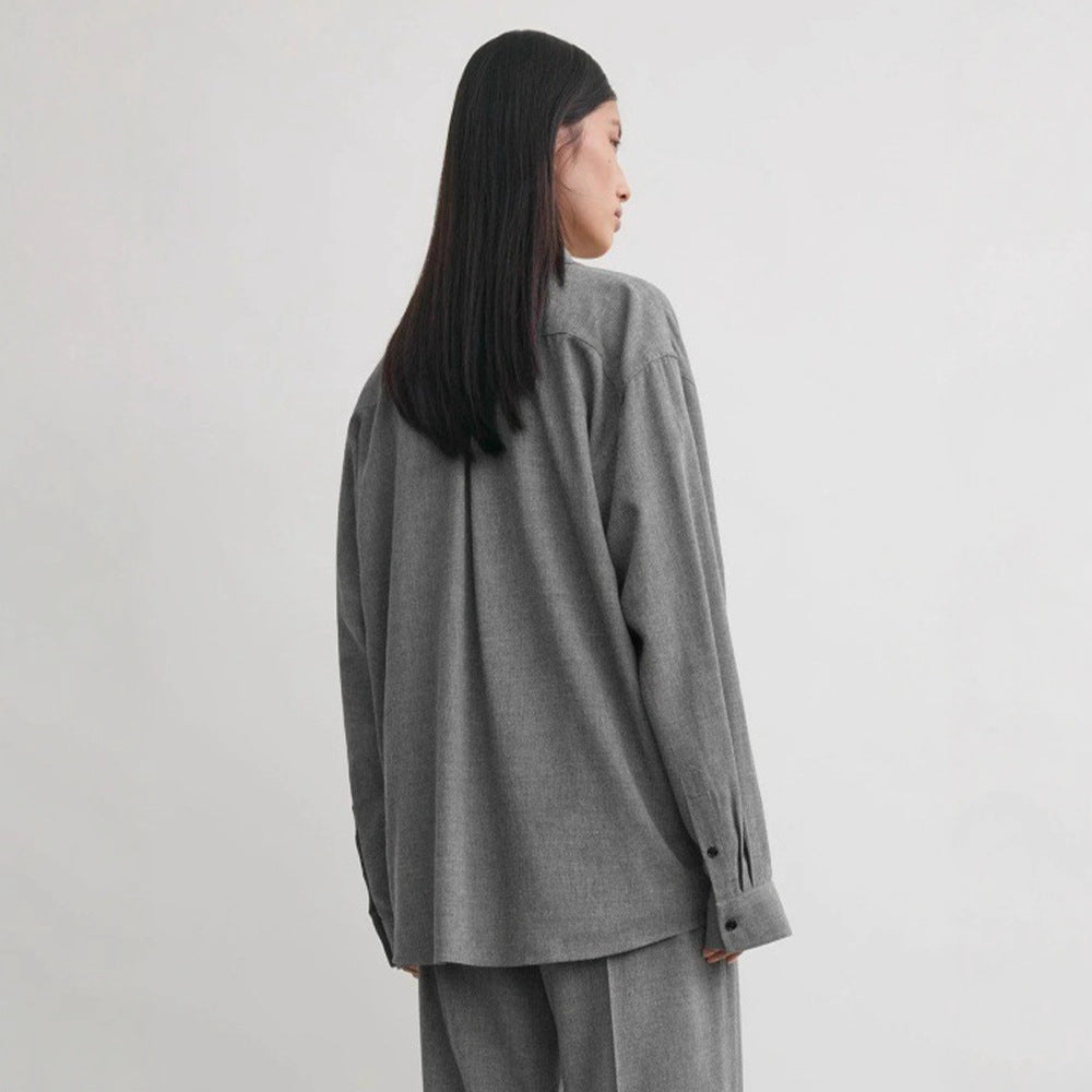 Kvinnors oversized skjorta blus med modern skärning och avslappnade detaljer Mirla-Eva Jonsson