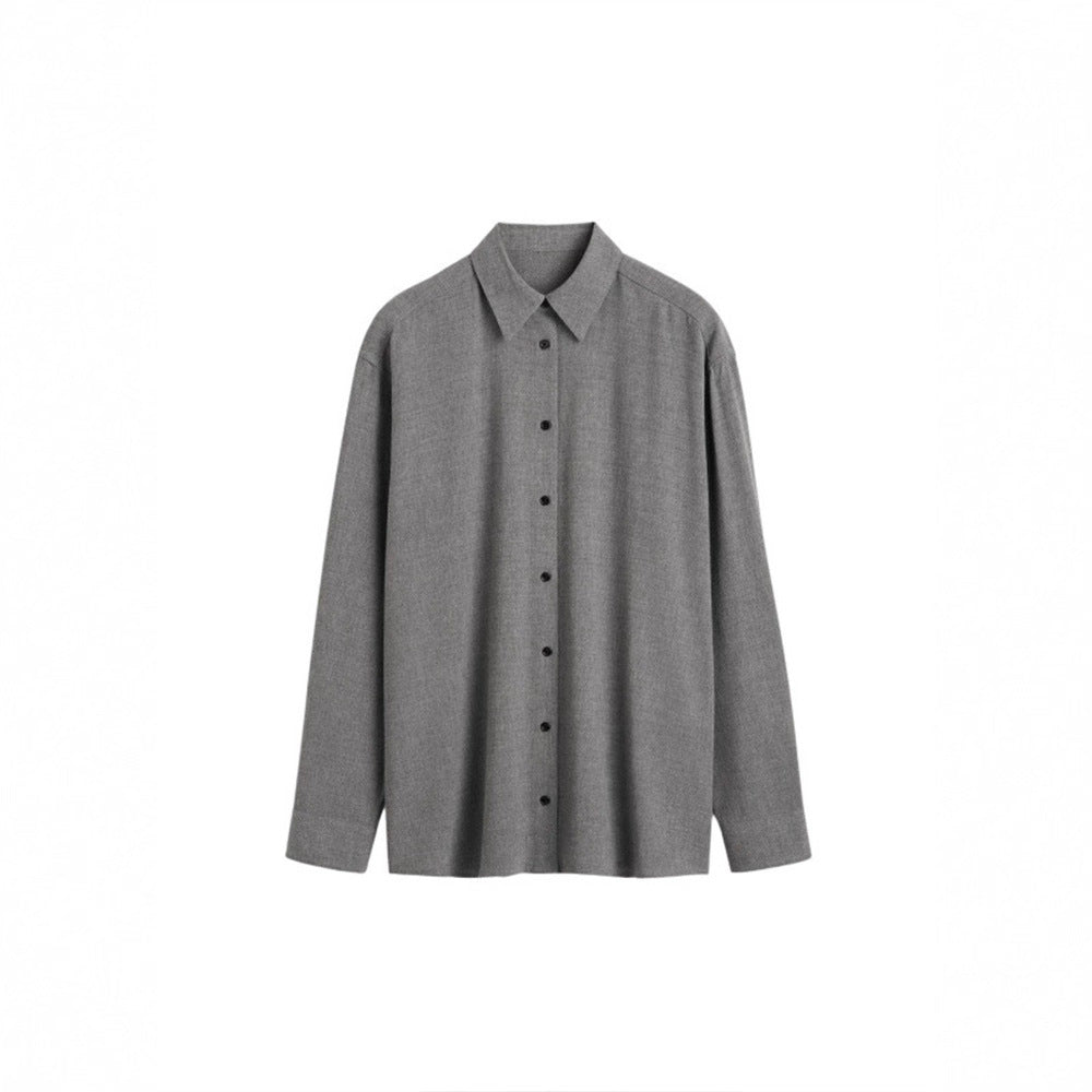 Kvinnors oversized skjorta blus med modern skärning och avslappnade detaljer Mirla-Eva Jonsson