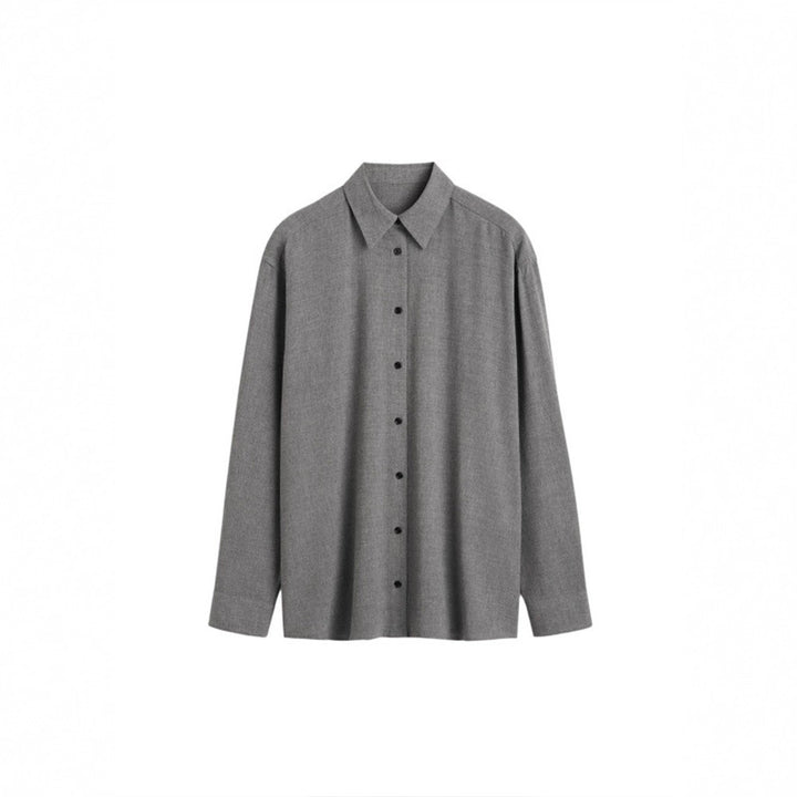 Kvinnors oversized skjorta blus med modern skärning och avslappnade detaljer Mirla-Eva Jonsson