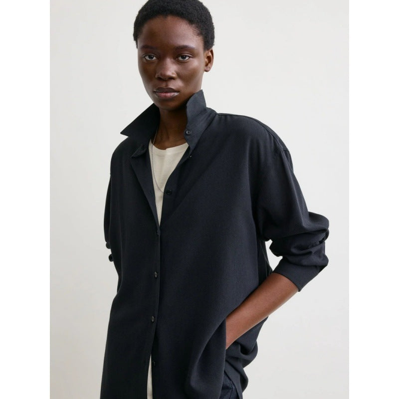 Kvinnors oversized skjorta blus med modern skärning och avslappnade detaljer Mirla-Eva Jonsson