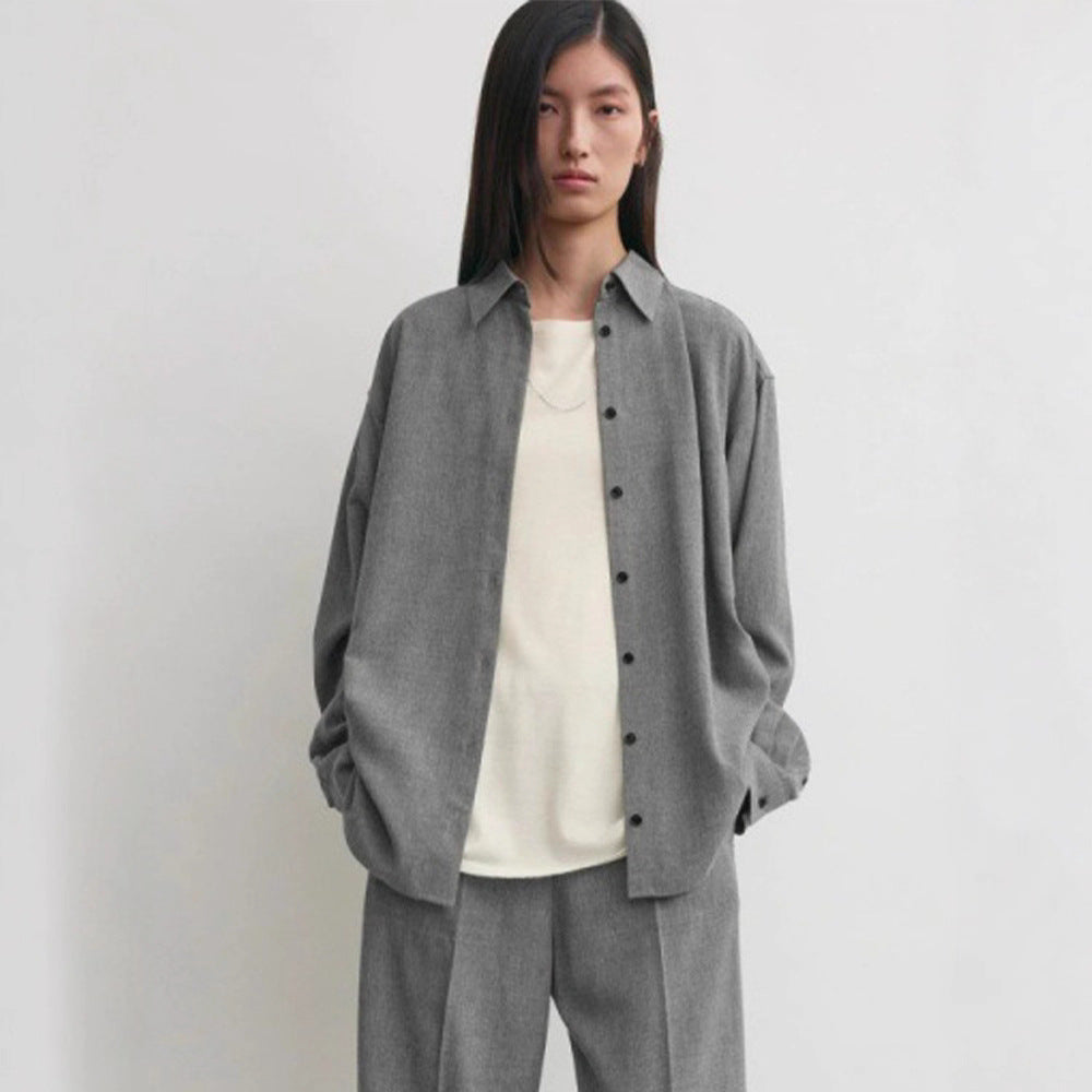 Kvinnors oversized skjorta blus med modern skärning och avslappnade detaljer Mirla-Eva Jonsson
