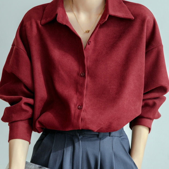 Kvinnors oversized skjorta med elegant krage och avslappnad passform Mirla-Eva Jonsson