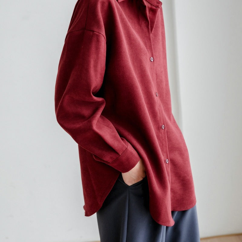 Kvinnors oversized skjorta med elegant krage och avslappnad passform Mirla-Eva Jonsson