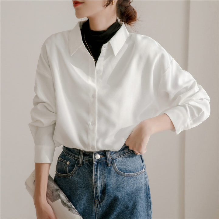 Kvinnors oversized skjorta med elegant krage och avslappnad passform Mirla-Eva Jonsson