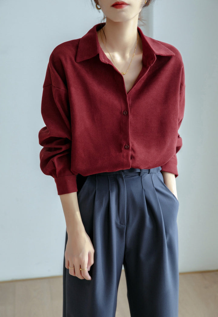 Kvinnors oversized skjorta med elegant krage och avslappnad passform Mirla-Eva Jonsson