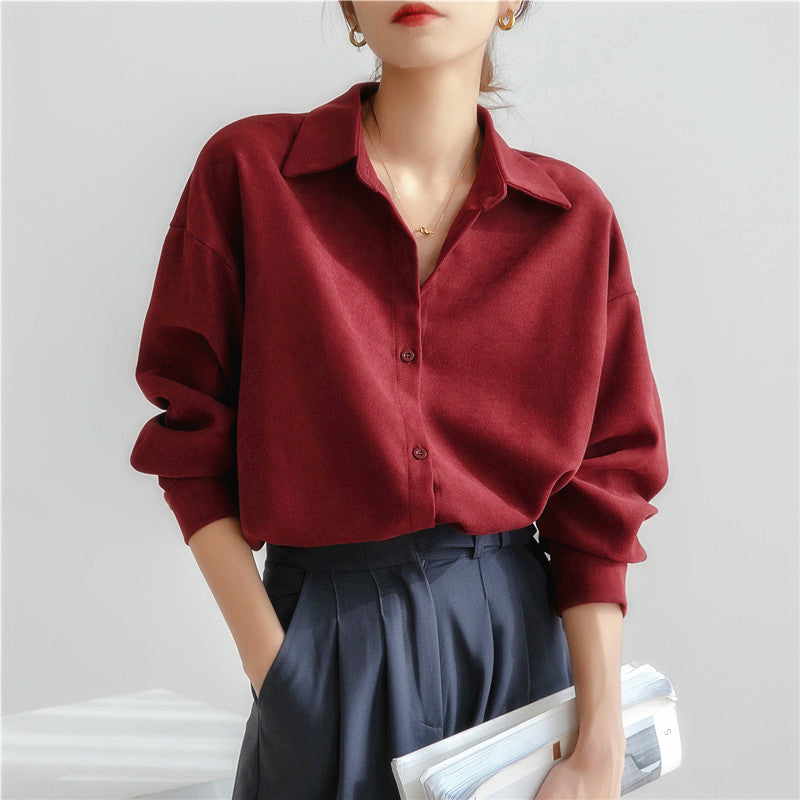 Kvinnors oversized skjorta med elegant krage och avslappnad passform Mirla-Eva Jonsson