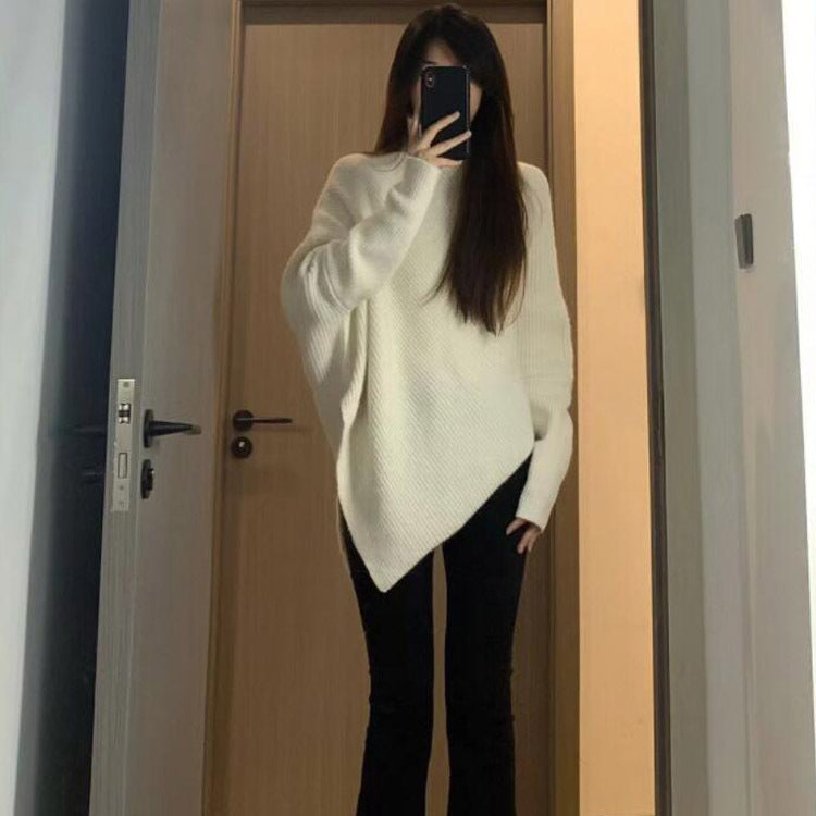 Kvinnors oversized stickad pullover med asymmetrisk snitt och fin ribbstruktur Mirla-Eva Jonsson