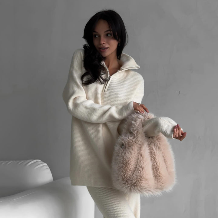 Kvinnors oversized stickad pullover med hög krage och dragkedja Mirla-Eva Jonsson