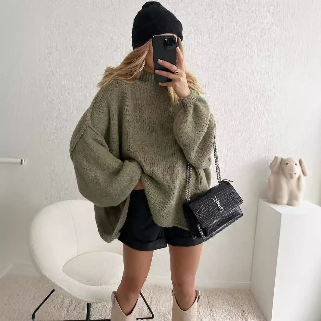 Kvinnors oversized stickad tröja med en mysig passform och moderna ärmar Mirla-Eva Jonsson