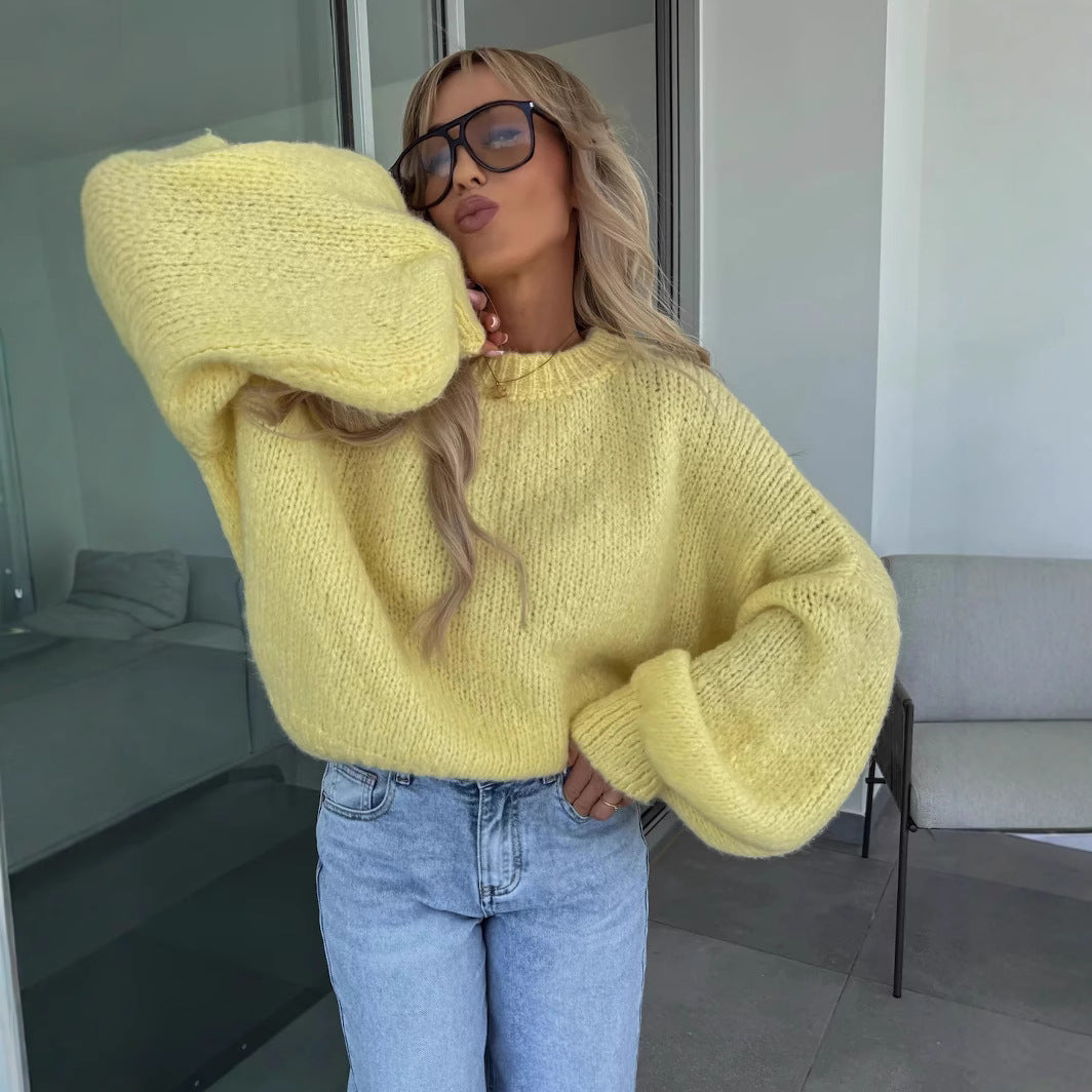 Kvinnors oversized stickad tröja med voluminösa ärmar och modern design Mirla-Eva Jonsson