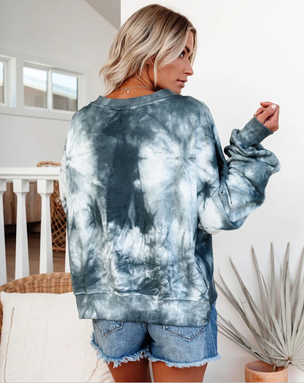 Kvinnors oversized sweatshirt i modern batikdesign med voluminösa ärmar Mirla-Eva Jonsson