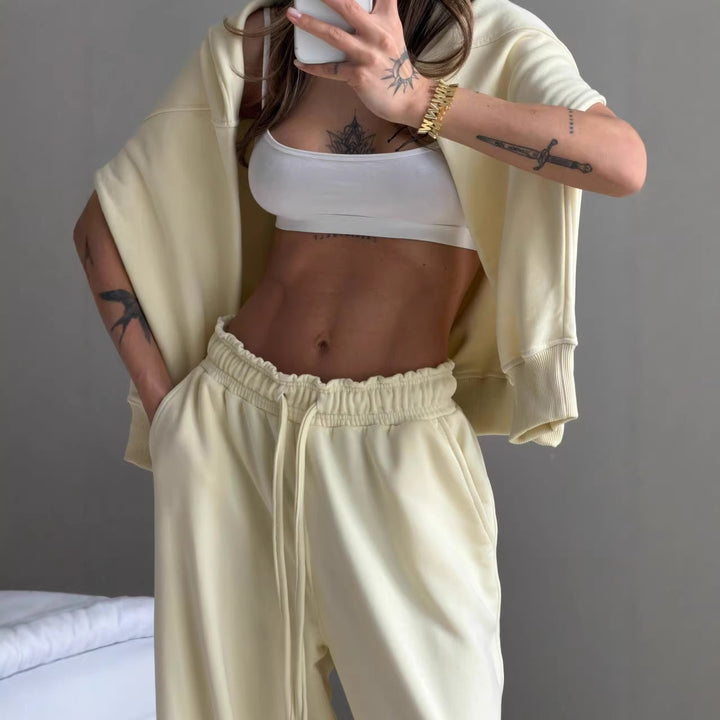 Kvinnors oversized sweatshirt med avslappnad passform och breda manschetter-Eva Jonsson