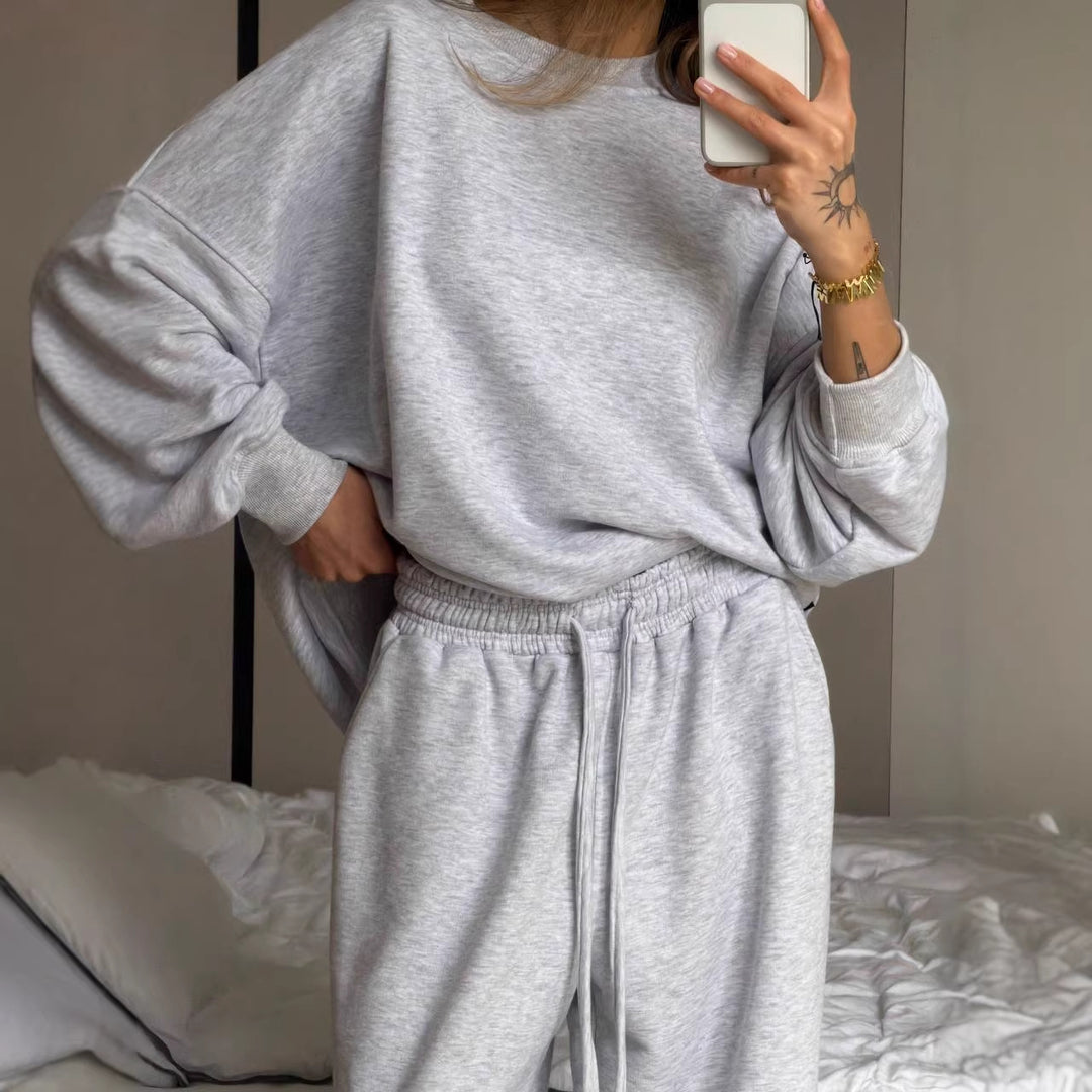 Kvinnors oversized sweatshirt med avslappnad passform och breda manschetter-Eva Jonsson