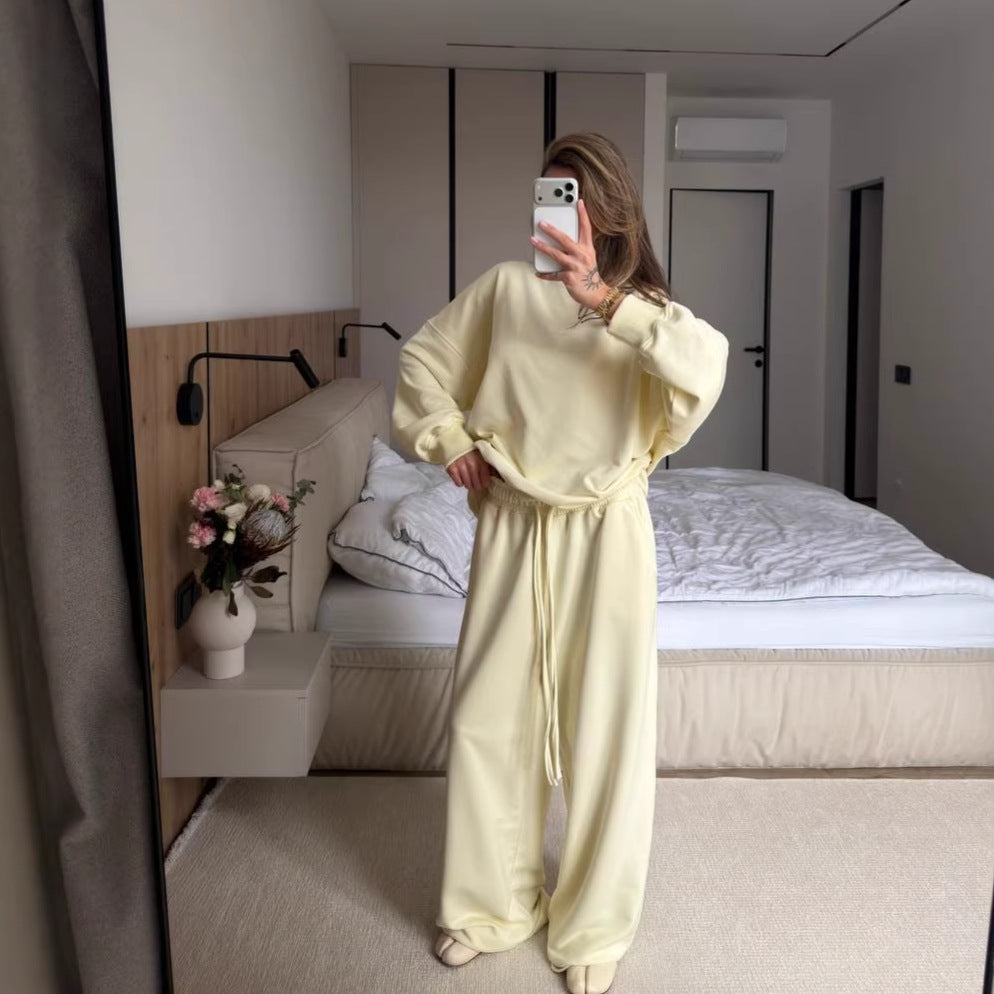 Kvinnors oversized sweatshirt med avslappnad passform och breda manschetter-Eva Jonsson