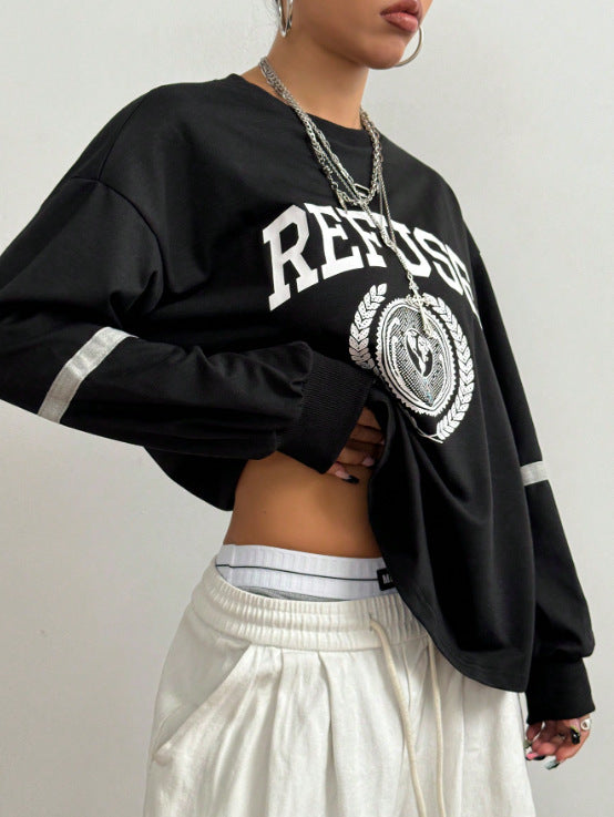 Kvinnors oversized sweatshirt med breda bokstäver och dekorativa accenter Mirla-Eva Jonsson