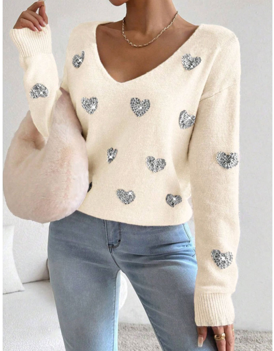Kvinnors oversized sweatshirt med djup V-hals och hjärtmotiv Mirla-Eva Jonsson