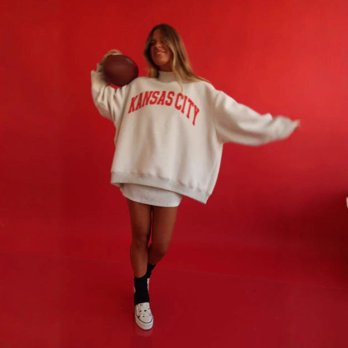Kvinnors oversized sweatshirt med en söt björnmotiv Mirla-Eva Jonsson