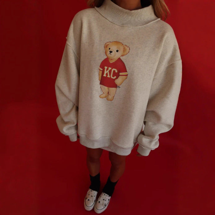 Kvinnors oversized sweatshirt med en söt björnmotiv Mirla-Eva Jonsson