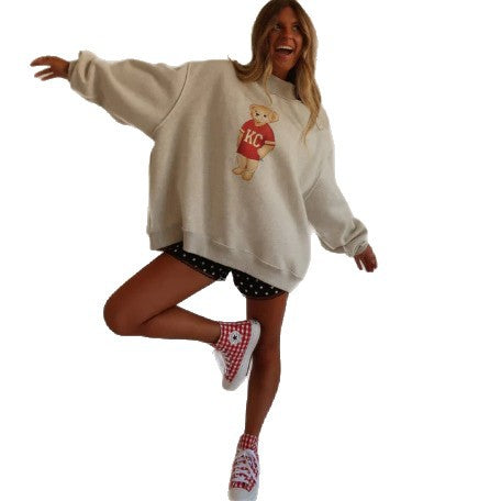 Kvinnors oversized sweatshirt med en söt björnmotiv Mirla-Eva Jonsson