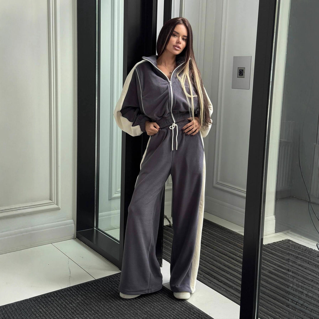 Kvinnors oversized träningsdräkt med grafiskt tryck och vida byxor Mirla-Eva Jonsson