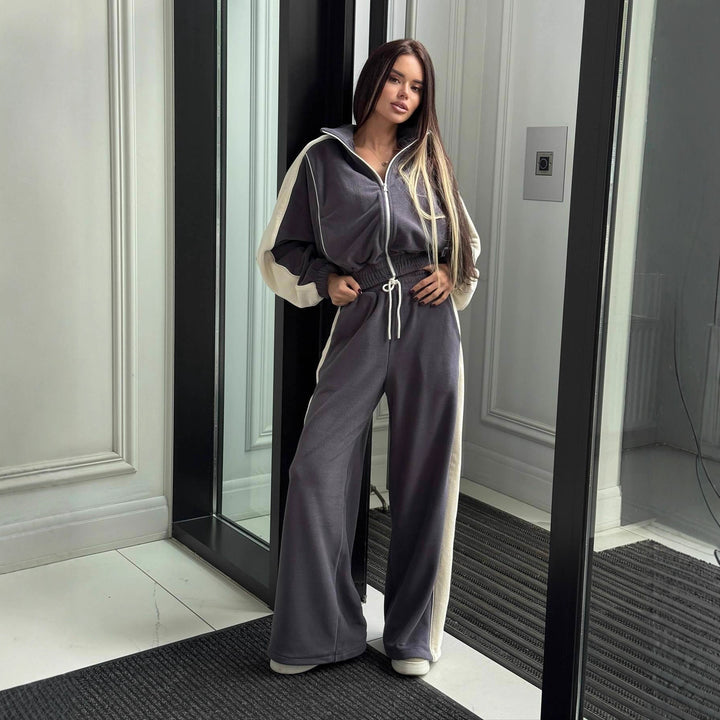 Kvinnors oversized träningsdräkt med grafiskt tryck och vida byxor Mirla-Eva Jonsson