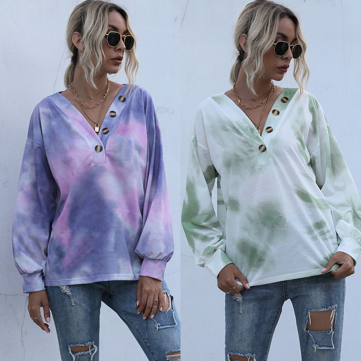 Kvinnors oversized tröja med djup V-ringning och stiliga knappdetaljer Mirla-Eva Jonsson