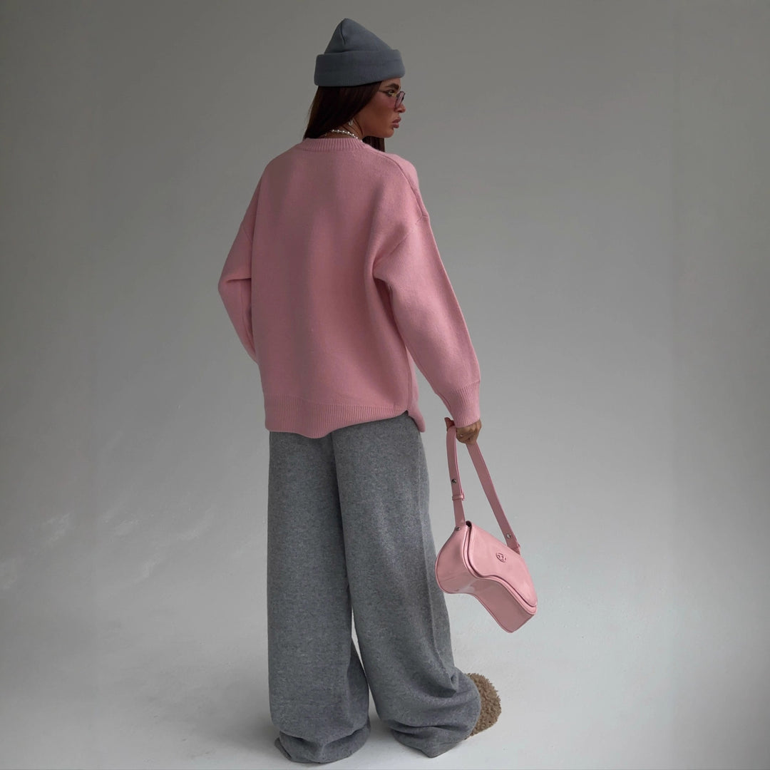 Kvinnors oversized tröja med iögonfallande bokstäver och mjukt material Mirla-Eva Jonsson