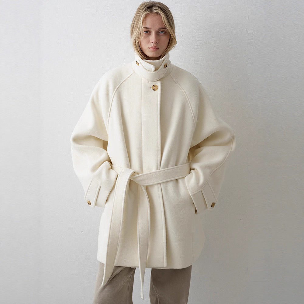 Kvinnors oversized ullkappa med hög krage och bälte Mirla-Eva Jonsson