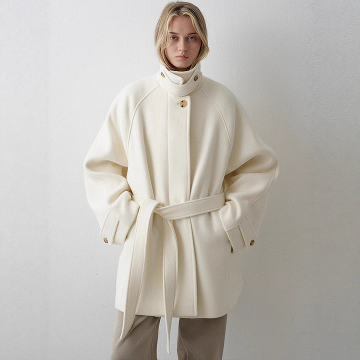Kvinnors oversized ullkappa med hög krage och bälte Mirla-Eva Jonsson