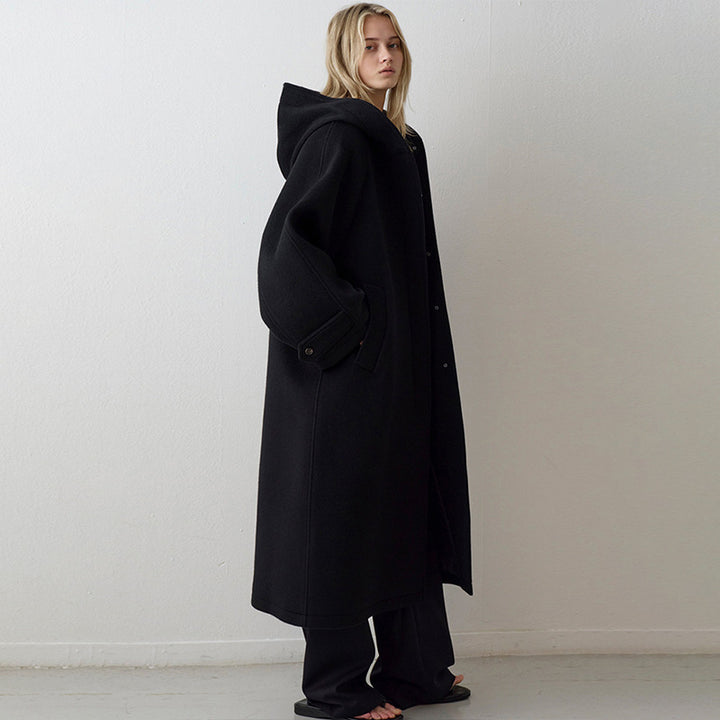 Kvinnors oversized ullkappa med huva och praktiska fickor Mirla-Eva Jonsson