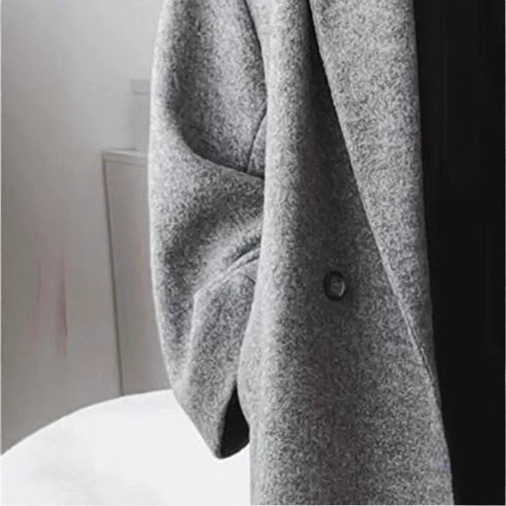 Kvinnors oversized ullrock med dubbel knäppning och elegant snitt Mirla-Eva Jonsson