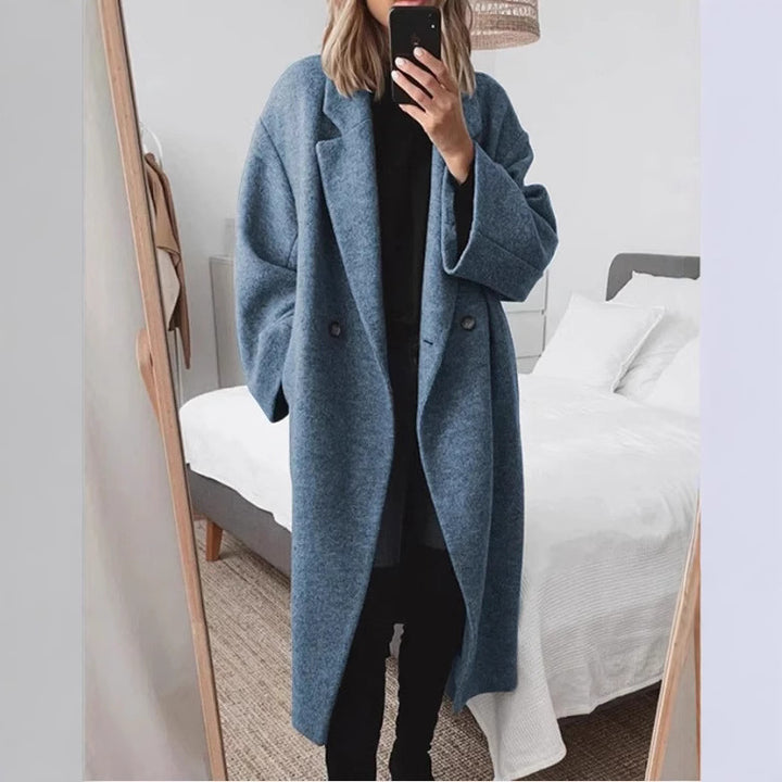 Kvinnors oversized ullrock med dubbel knäppning och elegant snitt Mirla-Eva Jonsson