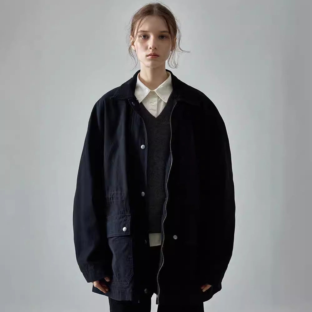Kvinnors oversized utilityjacka med slitstarkt tyg och praktiska fickor Mirla-Eva Jonsson