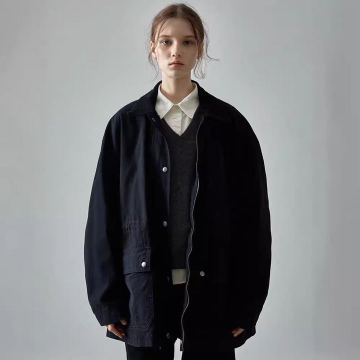 Kvinnors oversized utilityjacka med slitstarkt tyg och praktiska fickor Mirla-Eva Jonsson
