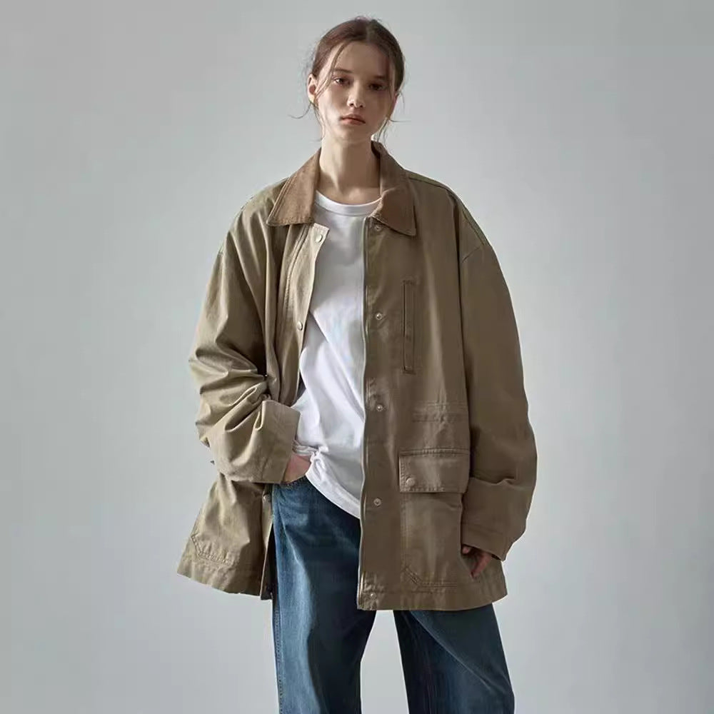 Kvinnors oversized utilityjacka med slitstarkt tyg och praktiska fickor Mirla-Eva Jonsson
