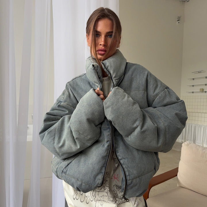 Kvinnors oversized vadderad jacka med hög krage Mirla-Eva Jonsson