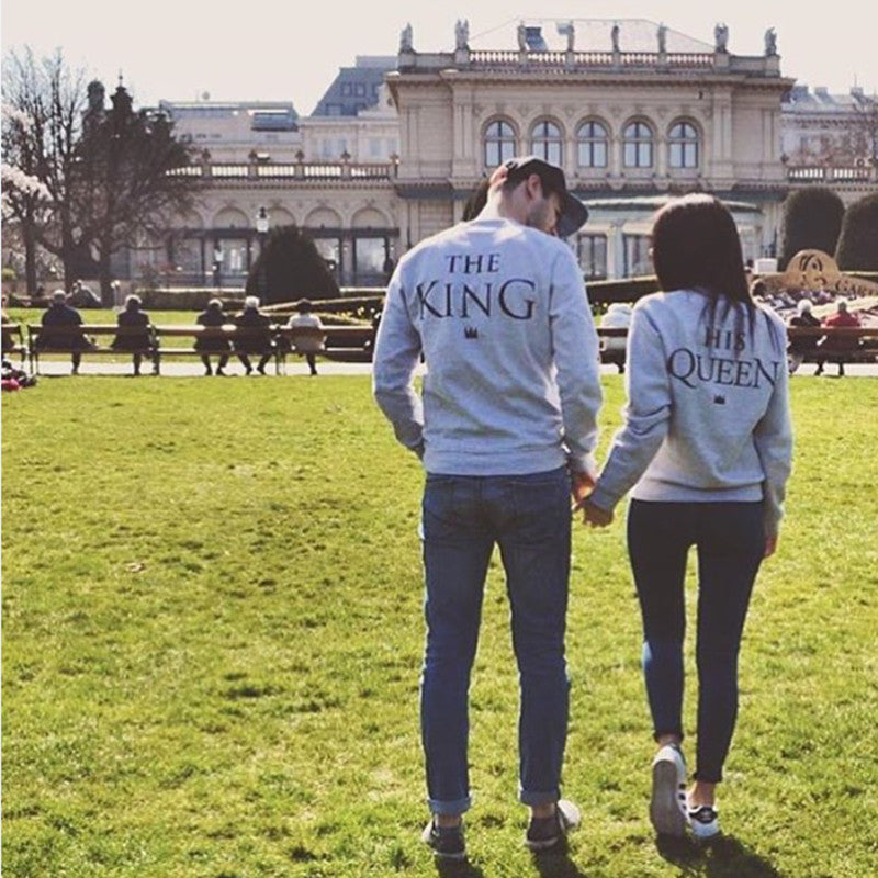 Kvinnors par av sweatshirt med humoristisk text Mirla-Eva Jonsson