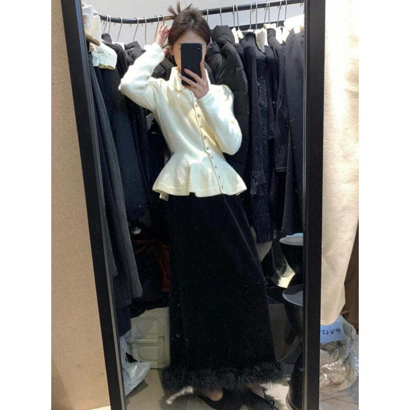 Kvinnors peplum topp tillverkad av mjuk stickad med eleganta knappar Mirla-Eva Jonsson