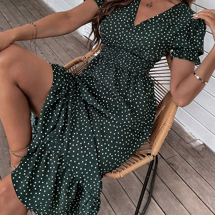 Kvinnors prickig sommarklänning med volangdetaljer och figurnära passform Mirla-Eva Jonsson